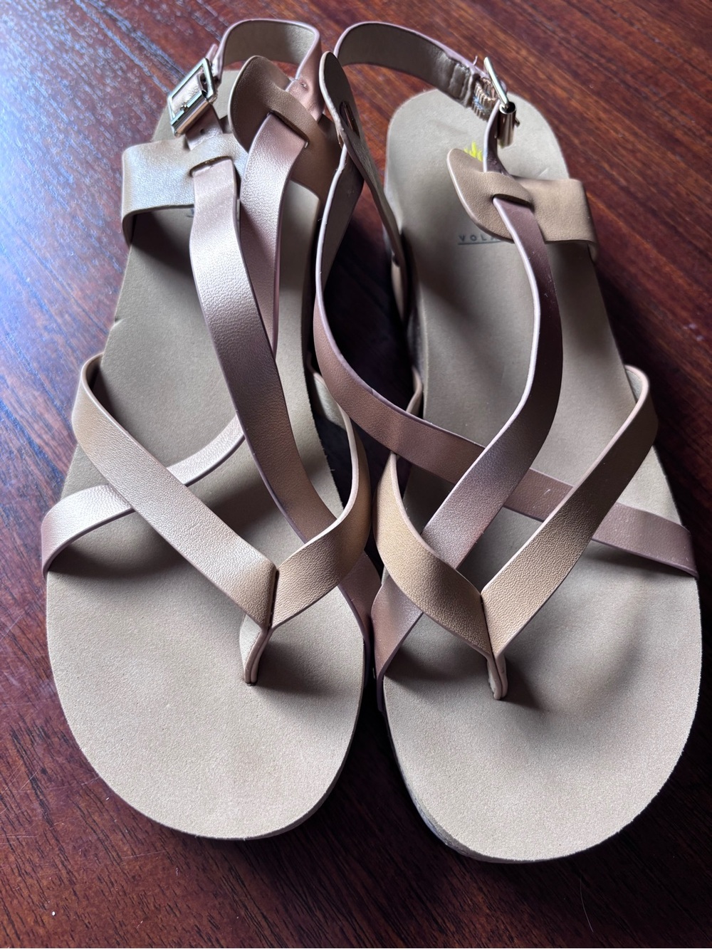 Volatile Women’s Metallic/Tan ENGI  Sandals EUC